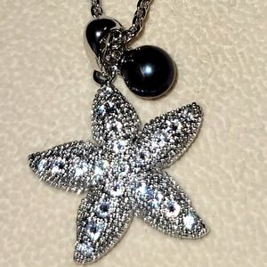 Beautiful vantel pearls necklace